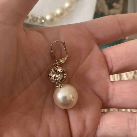 White Dress by the Shore Necklace and Earring set - Picture 2 of 10